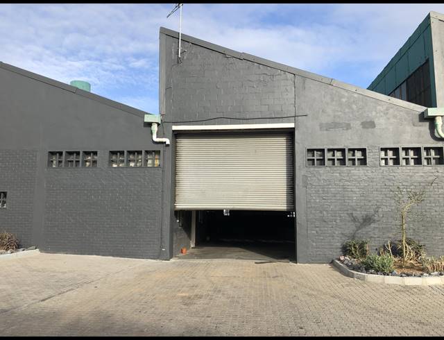 440M² FACTORY TO LET IN EPPING INDUSTRIAL